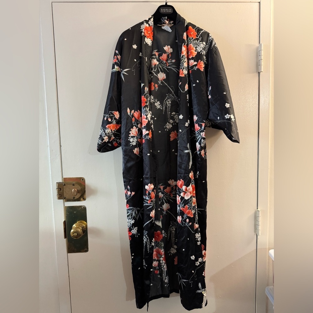 Vintage Japanese Authentic Black Floral Kimono size M/L Made in Japan